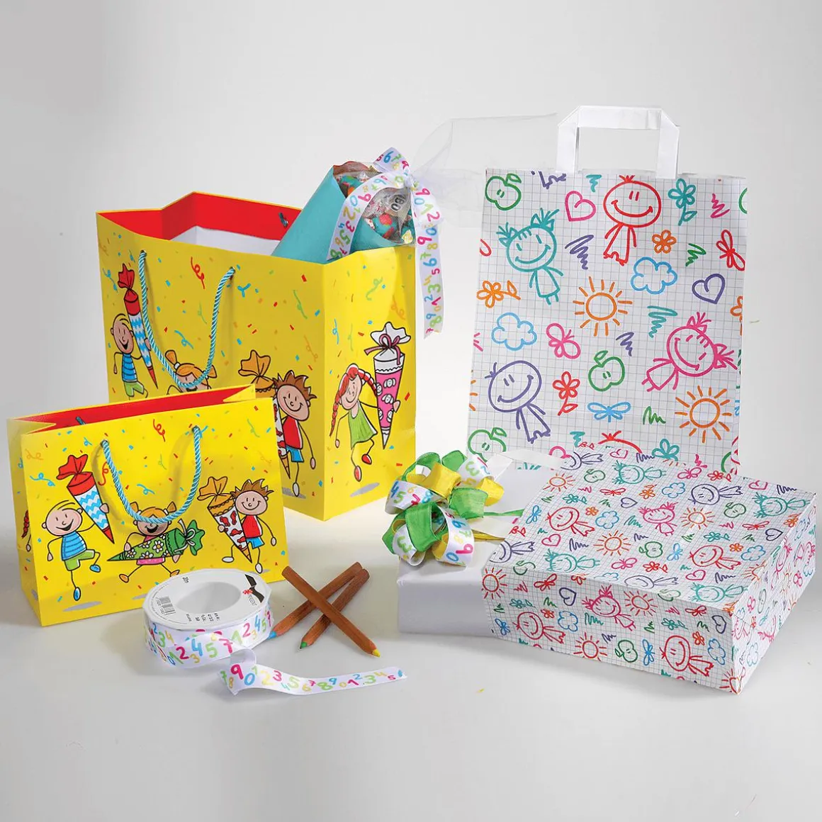 Bolsa De Papel "Feliz", 18 X 22 X 8 Cm
