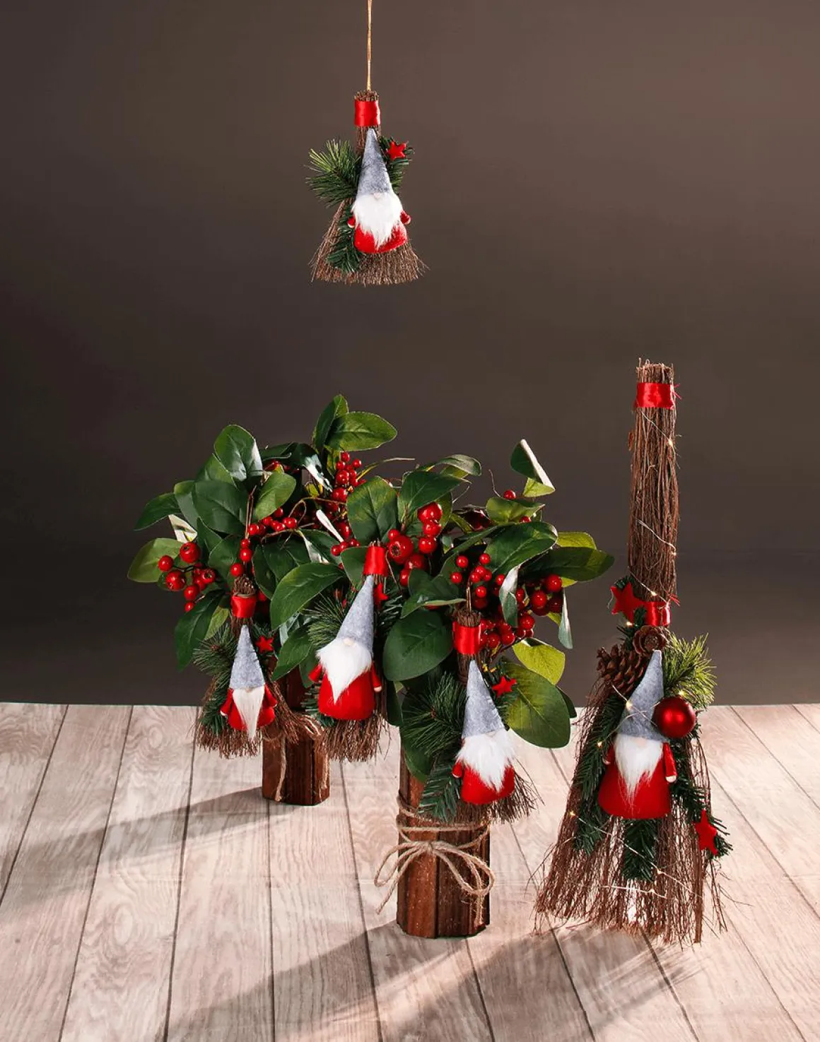 Escoba Decorativa Con LED 55 Cm