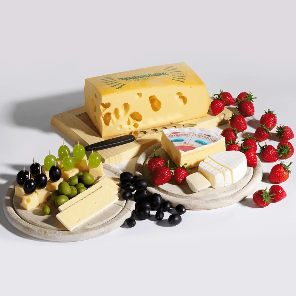 Imitación De Brocheta De Queso Y Uva Verde