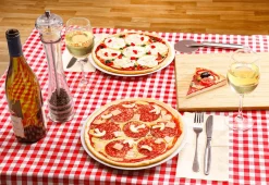 Pizza Speciale Con Salami, Jamón Y Champiñones Comida Fake 25 Cm Ø