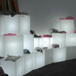 Slide Cubo Luminoso