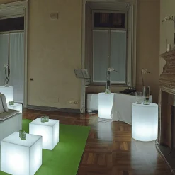 Slide Cubo Luminoso
