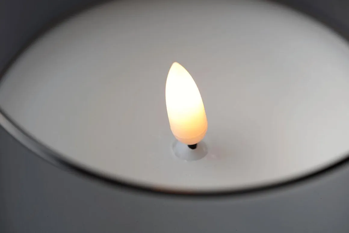 Vela De Cera LED En Vidrio Gris Humo 10 X 15 Cm